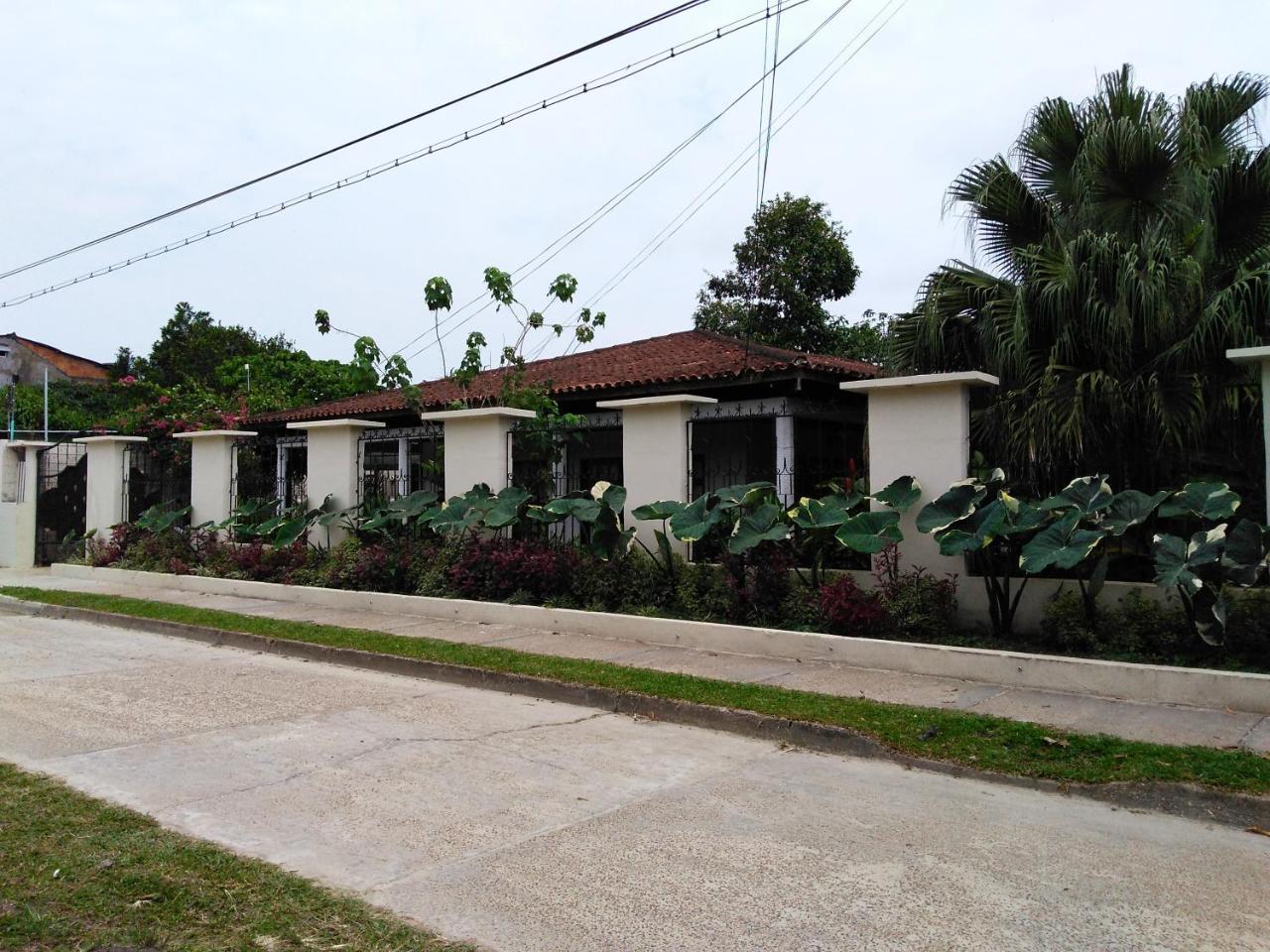Hotel Madreselva Leticia Luaran gambar